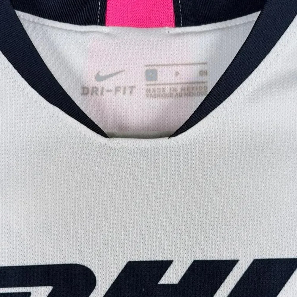 Special-edition 2018 Nike Pumas UNAM jersey ft. UNAM crest in vivid pink Sz S